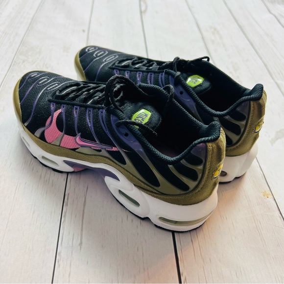 Nike Air Max Plus Black Purple Pink DX3093-001 Running Shoes - Picture 3 of 10